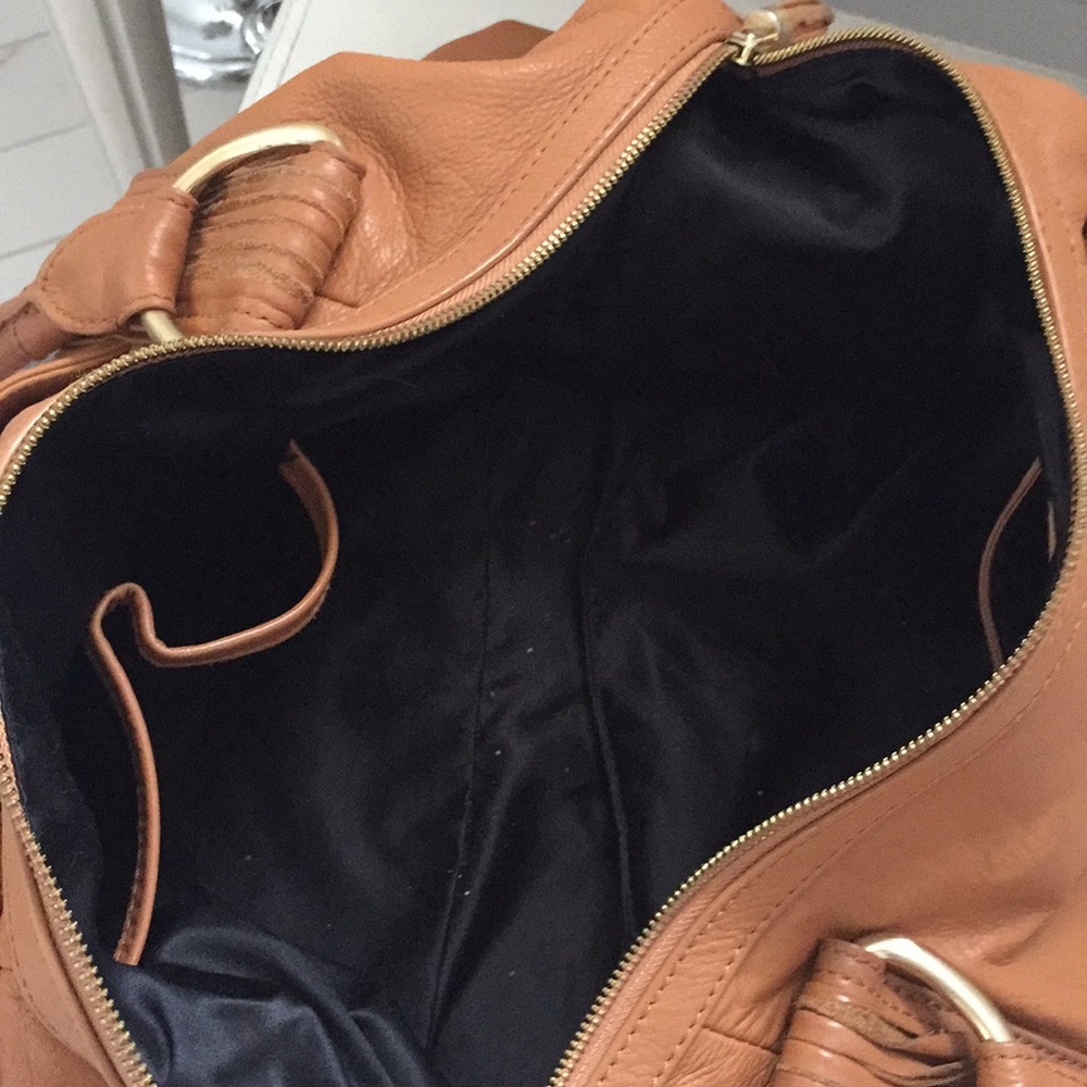 Tahari 100% leather satchel - Picture 7 of 7